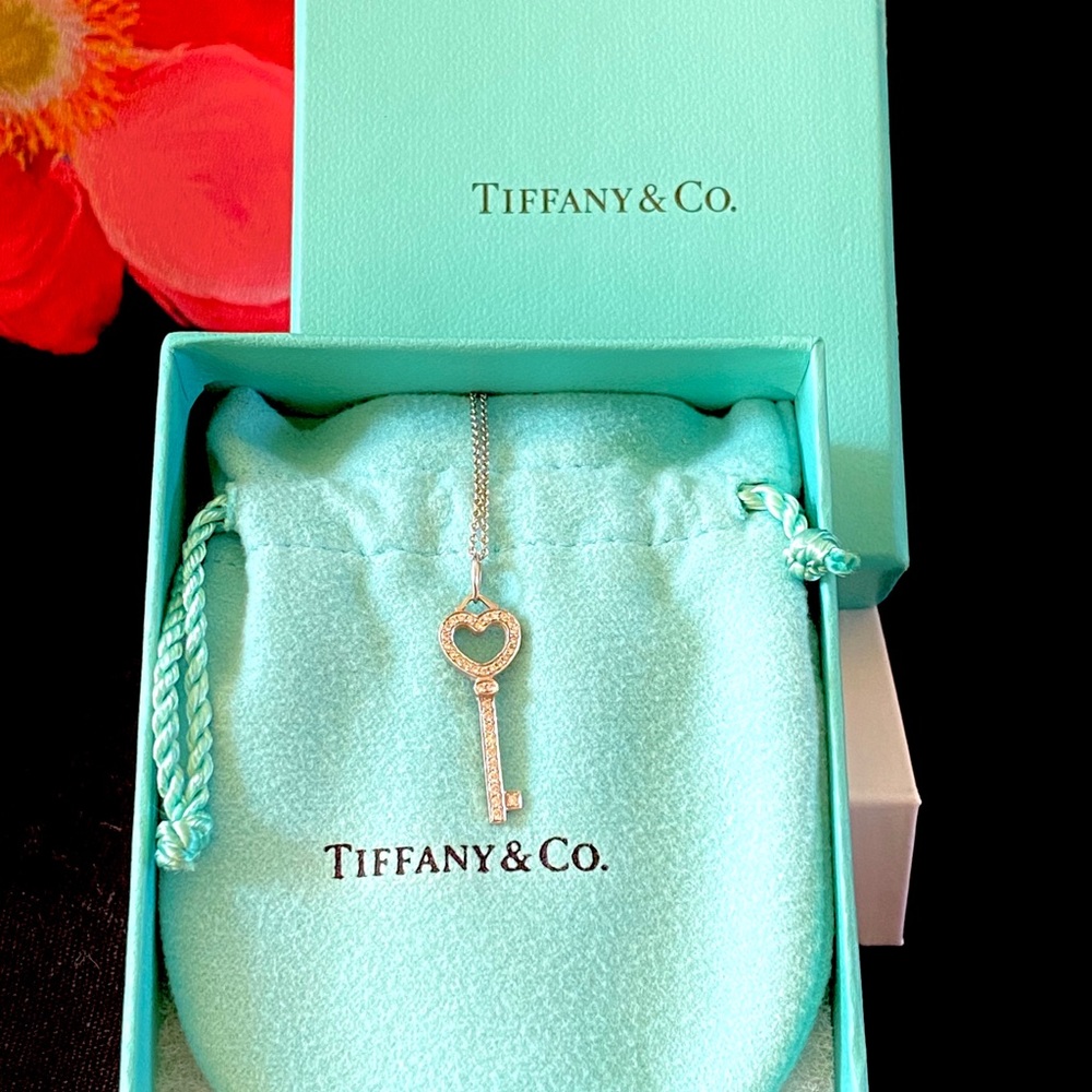 ❗️SOLD❗️Tiffany Mini Heart Key Diamond Pendant
